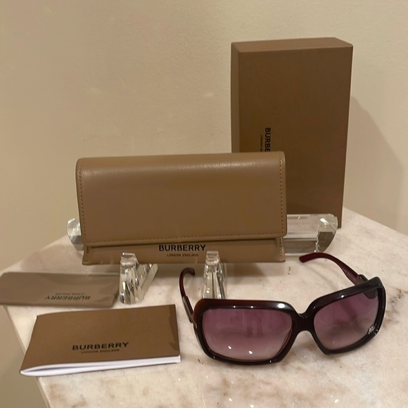 Burberry B4014 square sunglasses - Picture 1 of 13